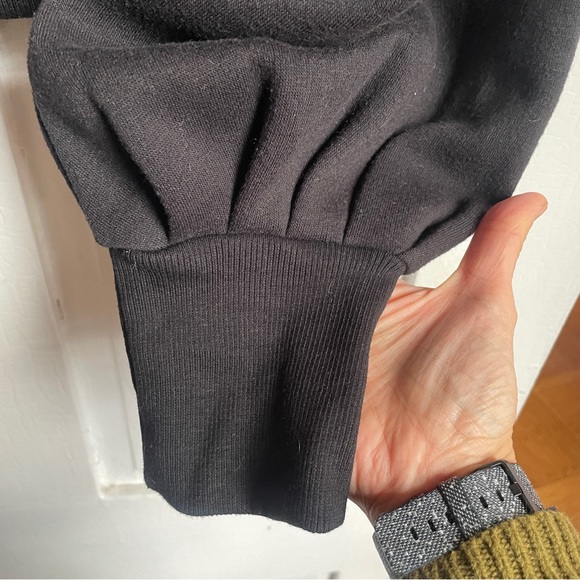 Missguided Black Off Shoulder Cropped Sweatshirt - Picture 3 of 10